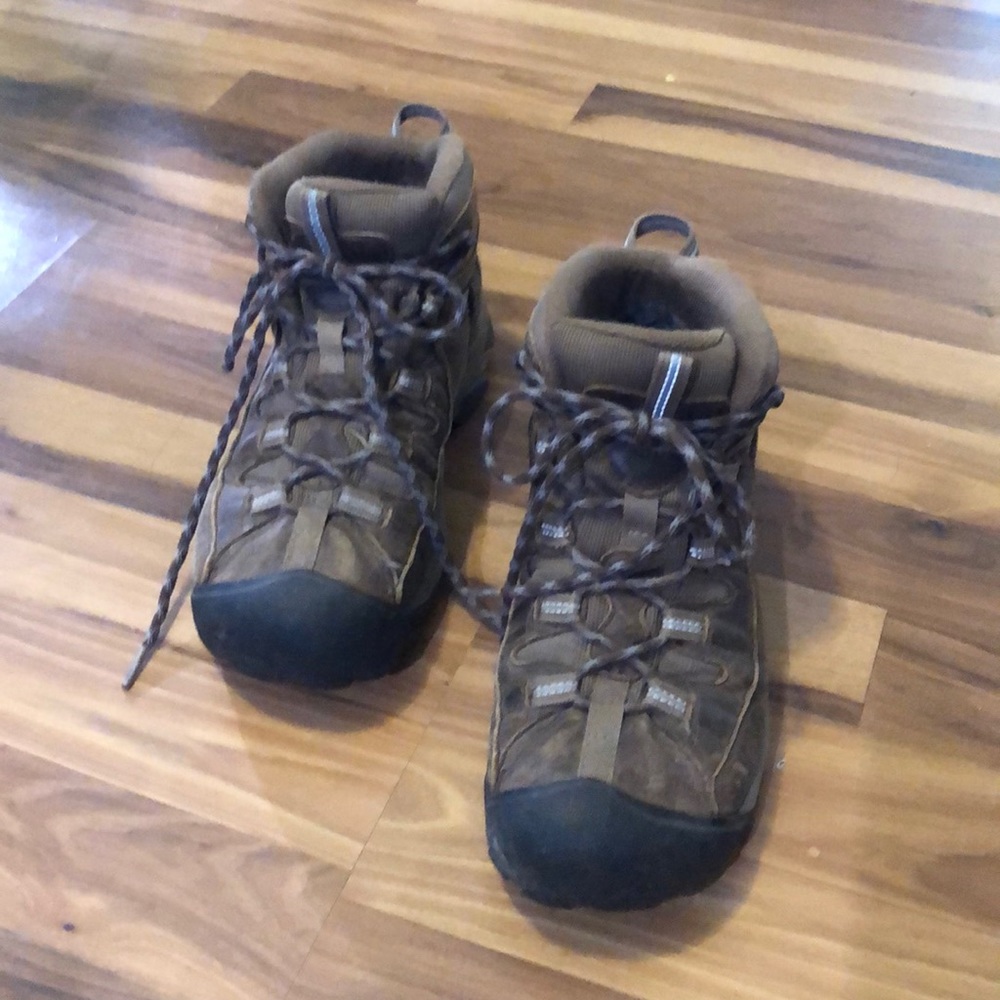 Women’s Keen hiking boots